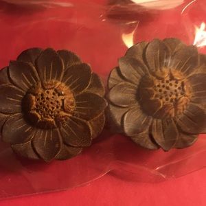 Flower wood plugs